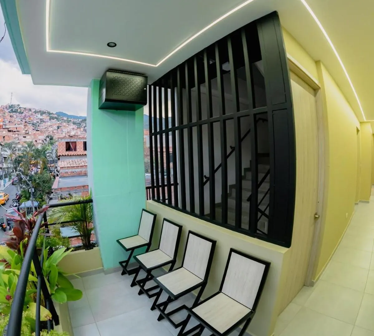 Experience Medellin'S Comuna 13 Int401 Colombia