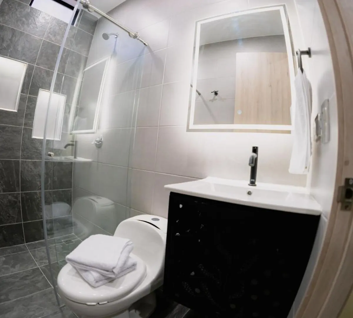 Apartment Experience Medellin'S Comuna 13 Int401